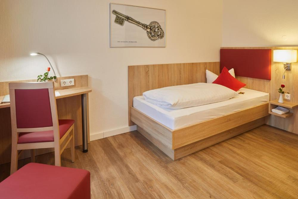 Standard Plus Zimmer Hotel Velbert – Bild 1