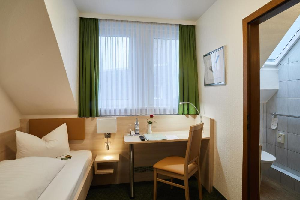Standard Plus Zimmer Hotel Velbert – Bild 4